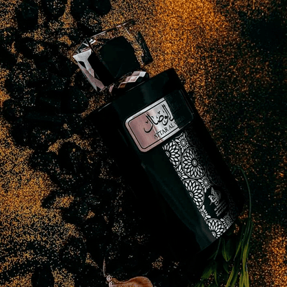 foto del perfume attar al wesal al wataniah mostrando su frasco premium y notas florales amaderadas