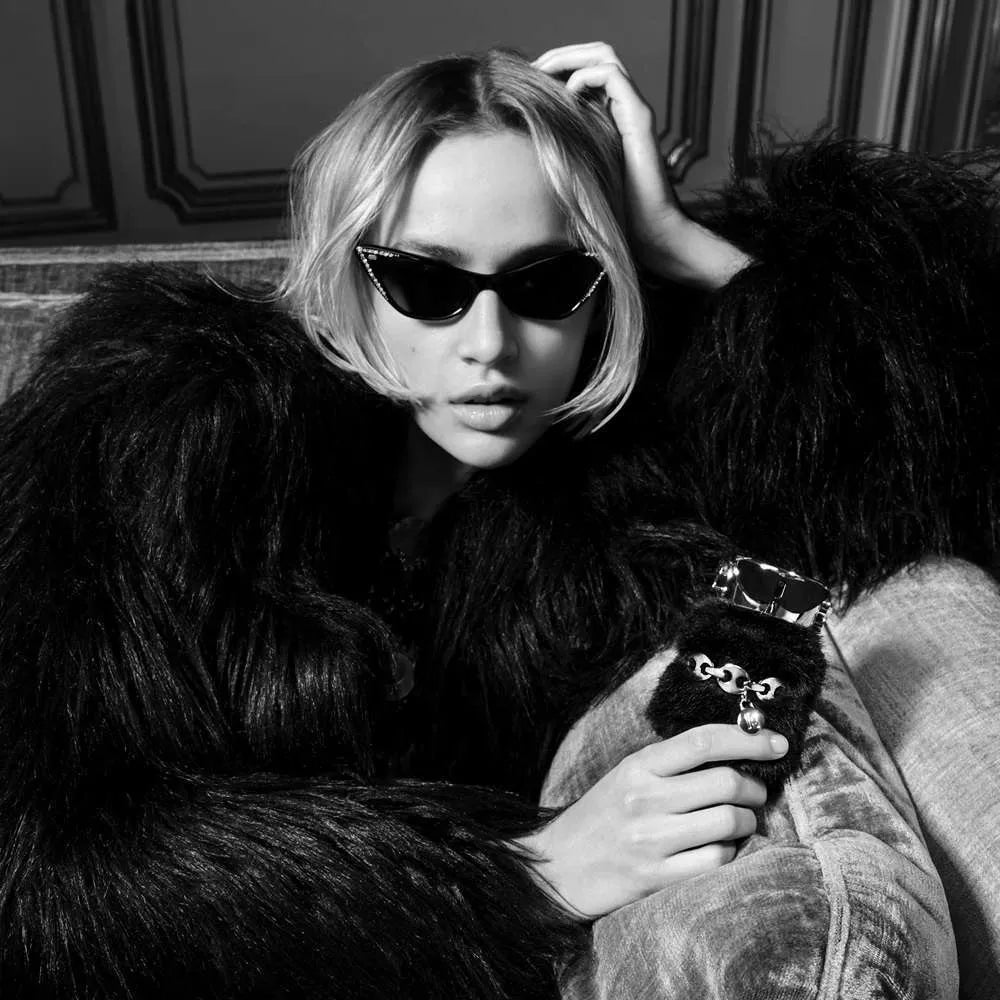 Perfume Rabanne Fame The Couture Edition Mujer 80ml junto a su caja original dorada con diseño elegante y logotipo distintivo