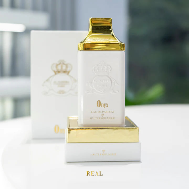 foto del perfume onyx de al jazeera eau de parfum sobre fondo oscuro destacando su esencia intensa y lujosa