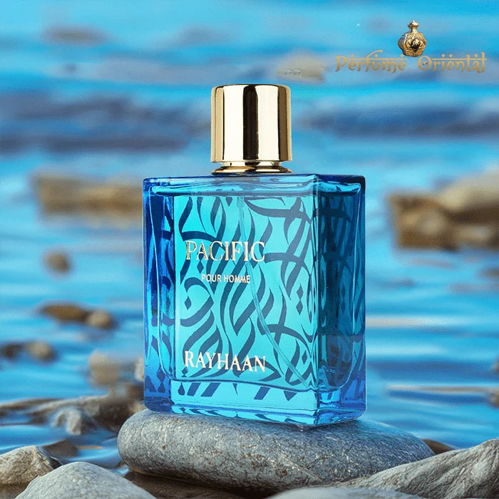 imagen del perfume rayhaan pacific aqua collection mostrando su frasco translúcido sobre fondo neutro