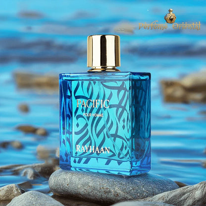 imagen del perfume rayhaan pacific aqua collection mostrando su frasco translúcido sobre fondo neutro