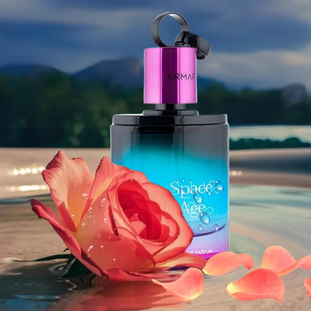 detalle del frasco del perfume space age resaltando su color metálico y líneas vanguardistas