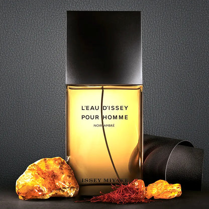 Publicidad del perfume oriental amaderado de lujo Issey Miyake L'Eau d'Issey Pour Homme Noir Ambré