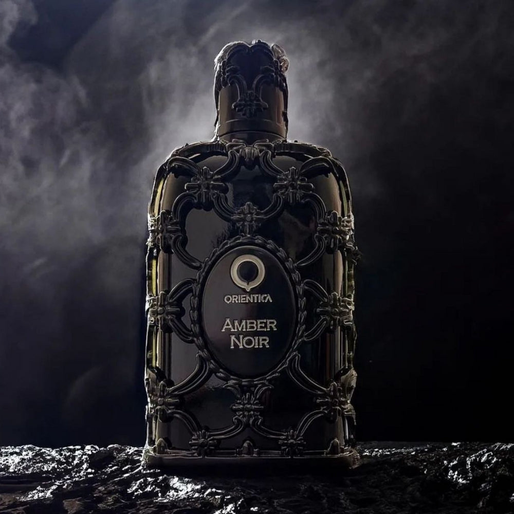 Publicidad del perfume oriental amaderado unisex Orientica Amber Noir Eau de Parfum