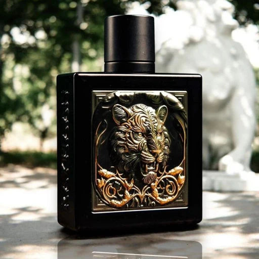Perfume Rayhaan Tiger EDP frasco elegante con textura de piel de tigre