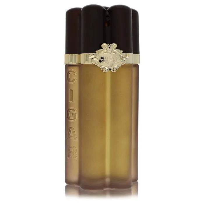 Vista lateral del frasco del perfume Cigar de Remy Latour resaltando el grabado dorado y la forma inspirada en un estuche de puros