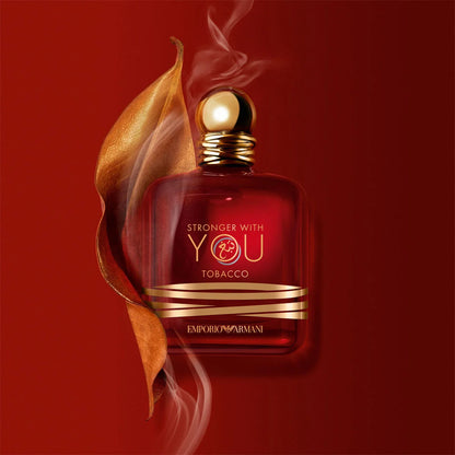 perfume Emporio Armani Stronger With You Tobacco mostrando logotipo y diseño elegante