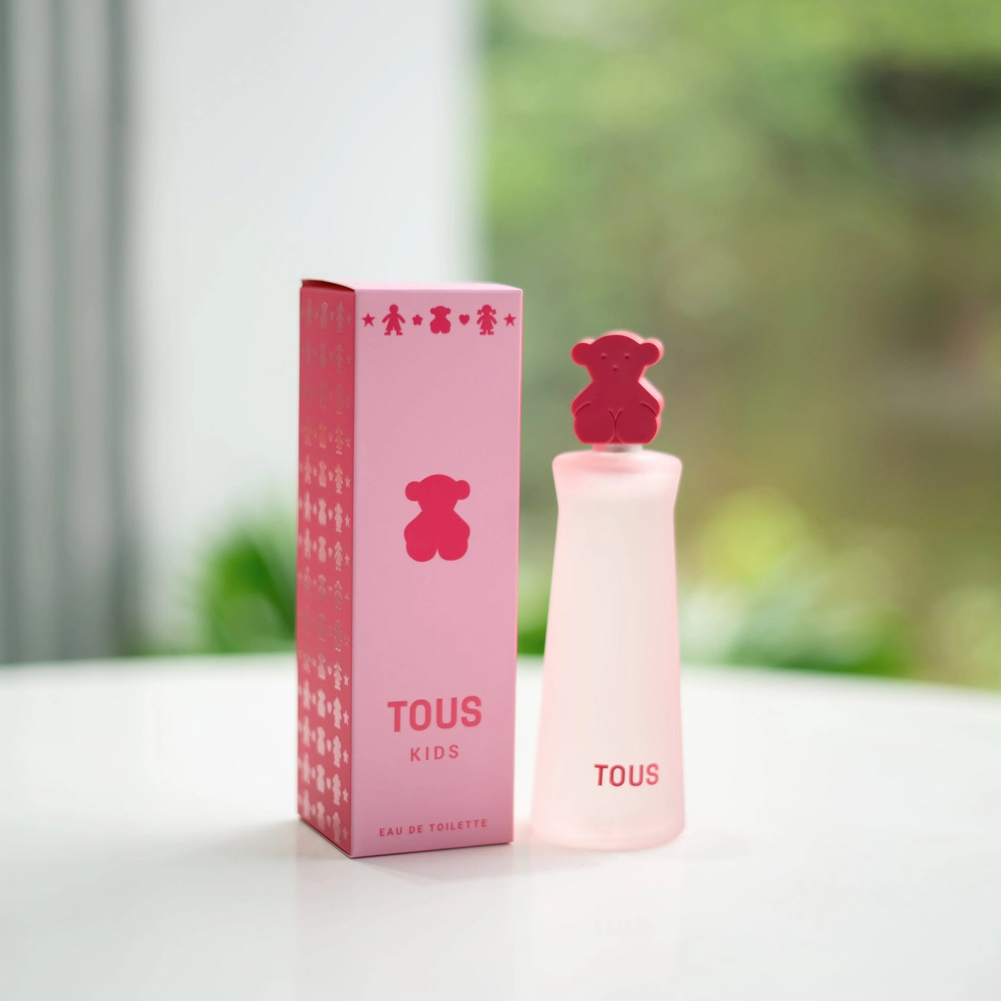 Caja del perfume Tous Kids Girl 100 ml de niña con ilustraciones coloridas y nombre de la fragancia