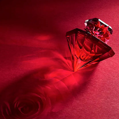 Frasco del perfume La Nuit Trésor Intense Lancôme diseño elegante y sofisticado