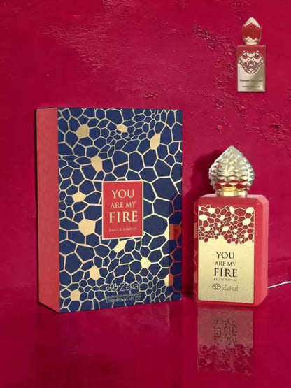 Vista lateral del perfume You Are My Fire Rouge Zakat Eau De Parfum 100ml