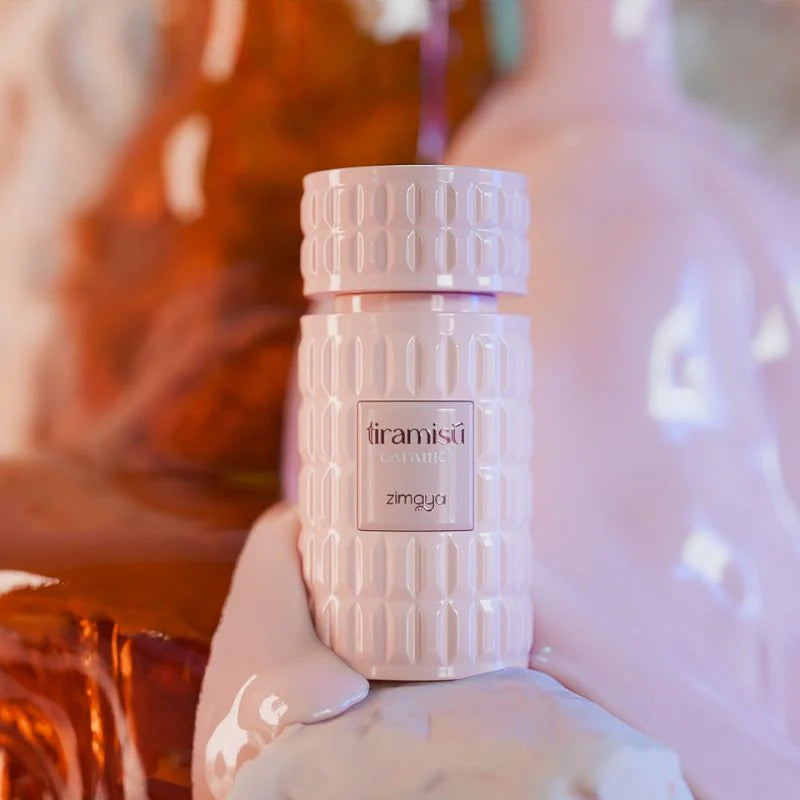 Foto ambiental del perfume Zimaya Tiramisú Caramel 100ml